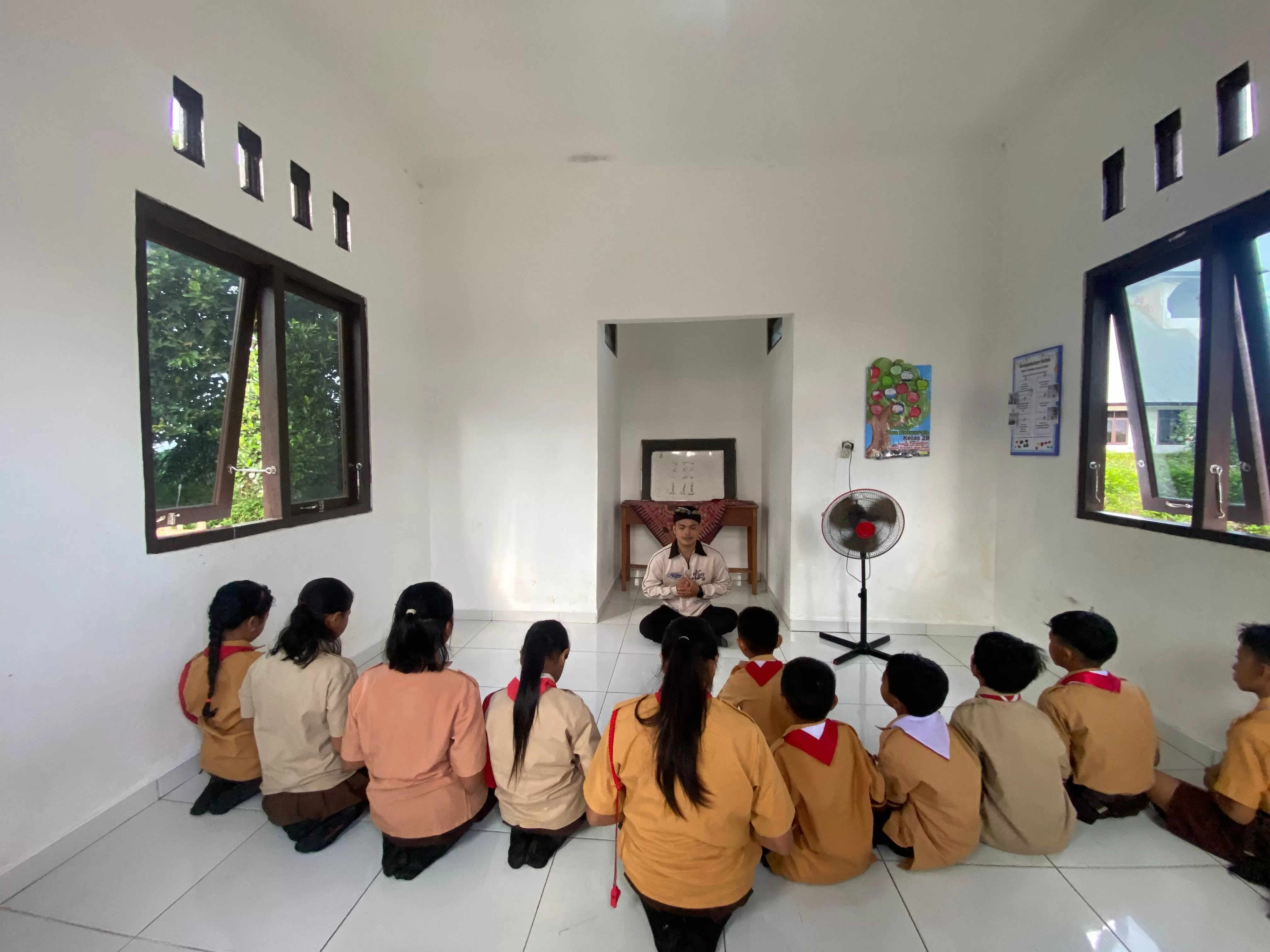 Kegiatan Berdoa bagi Ananda yang Beragama Hindu